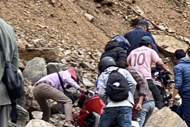 कर्णाली राजमार्ग अवरुद्धः स्याउ बाटोमै कुहिने चिन्ता